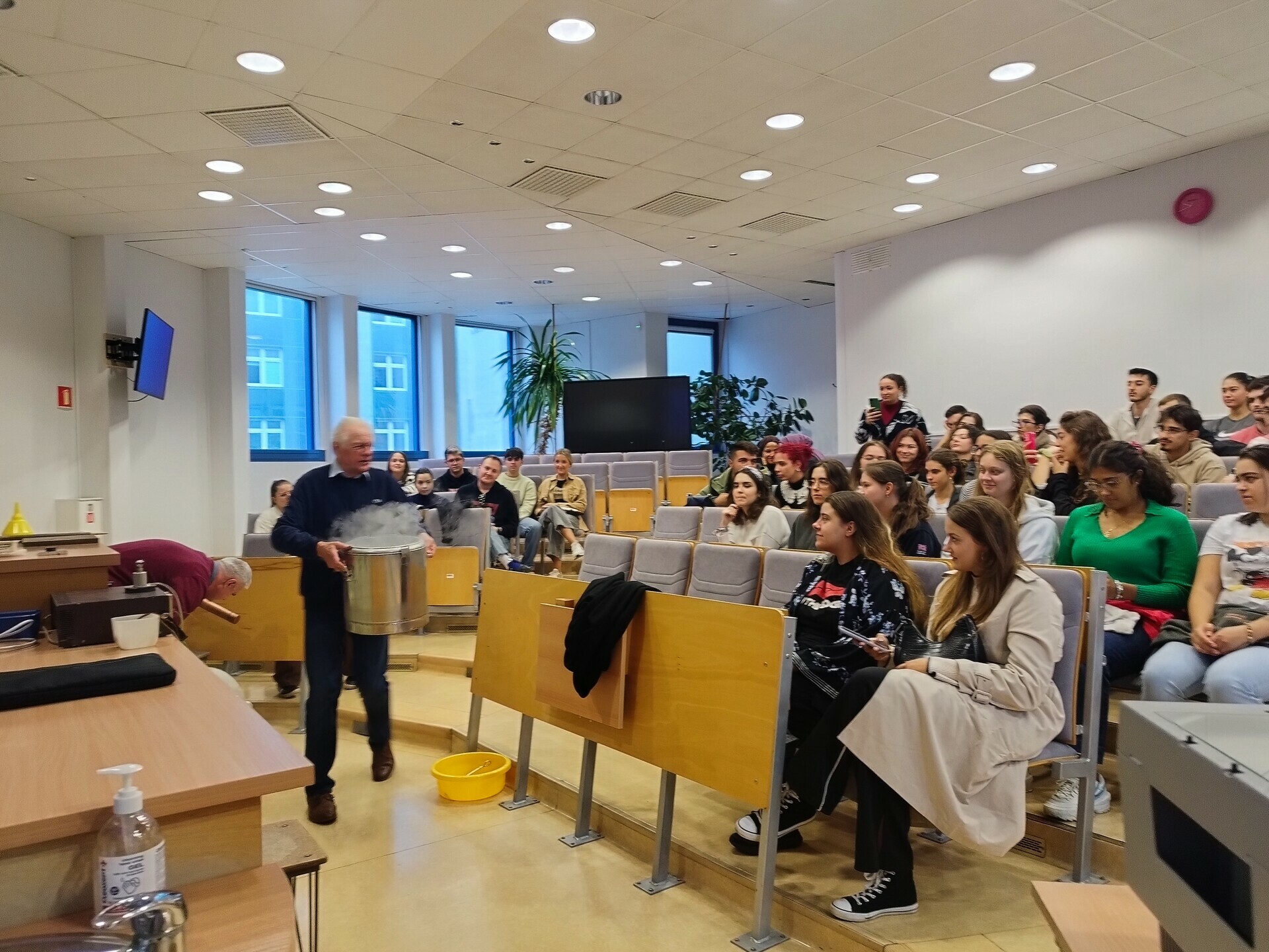 Experimental  demonstrations as part of Orientation Week